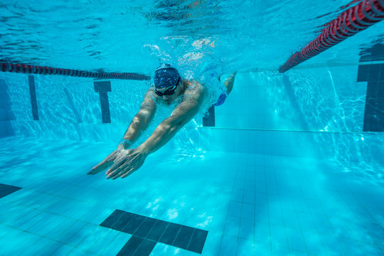 Underwater man swimming  in pool