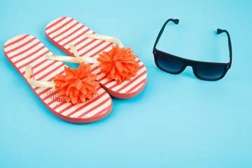 Tuinposter beach accessories on color background © arybickii