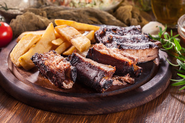 Spicy barbecued pork ribs