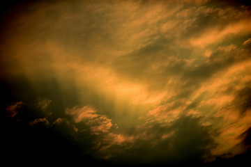 Naklejka premium sunset in green field, Sunset at the lake And the sky with golden clouds.