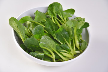 fresh spinach leaves in a bowl