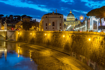 Fototapeta na wymiar Vacaciones en Roma - Fotos Nocturnas
