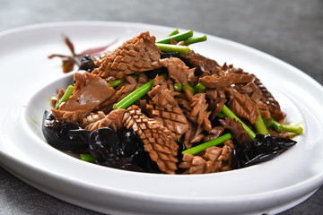 beef with vegetables and sauce