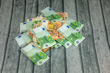 Haufen mit Banknoten