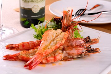 shrimps with lemon and parsley on plate