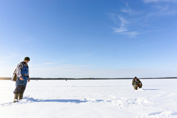 Fototapeta na wymiar fisherman fishing winter fishing on a bright Sunny day