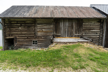 Fototapeta na wymiar Historischer Bauernhof in Norwegen
