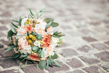 beautiful wedding buoquet with roses