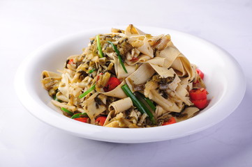 pasta with mushrooms and vegetables