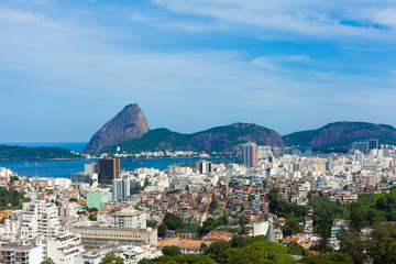 Obraz premium View of the Sugar Loaf, city and slum - Rio de Janeiro