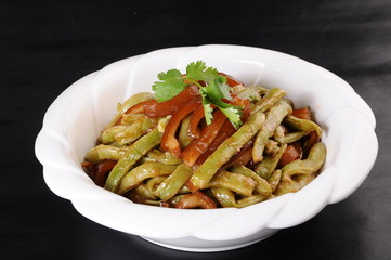 penne with tomato sauce and basil
