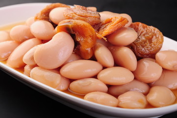 peanuts in a bowl