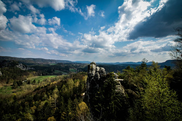 Fototapeta na wymiar Elbsandsteingebirge - Sächsische Schweiz | Wolken, Sandstein und Landschaft