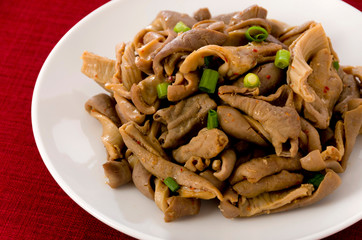 沖縄料理　豚中身イリチャー（豚中身の炒め物）