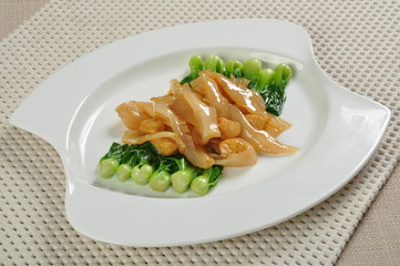 pasta with tomato sauce and basil