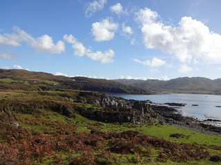Fototapeta na wymiar Blick über die Bucht von Tarskavaig in Sleat auf der Isle auf Skye in Schottland