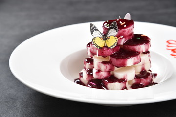 cake with strawberries