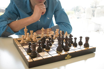 Gra w szachy, forma spędzania wolnego czasu, trening dla mózgu