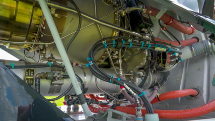 14150_Closer_look_of_the_wires_on_the_engine_of_the_rotor.jpg