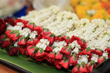 Obraz na płótnie Canvas Crown flower garland thai handcraft with rose. Thai traditional gift for important day such as Thai mothers day or Songkran festival.