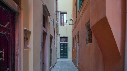 Fototapeta premium 14732_The_tall_buildings_on_a_narrow_streets_in_Venice_in_Italy.jpg