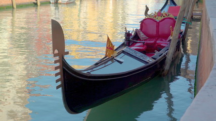 14805_Closer_look_of_the_black_gondola_with_the_red_chair_in_Venice_Italy.jpg