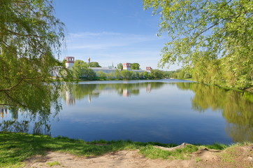 Fototapeta na wymiar Spring view of the Big Novodevichy pond and Novodevichy monastery. Moscow, Russia