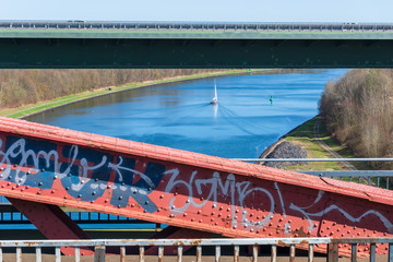 Die Fahrbahn der Levensauer Hochbrücke über den Nord-Ostsee-Kanal. Von 1893 bis 1894 errichtet,...