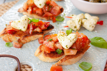 Baguette mit Tomaten und Mozzarella