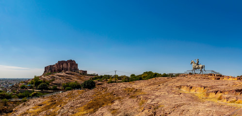 Fototapeta na wymiar A panoramic view of the Mehrangarh Fort and the statue of Rao Jodha Ji