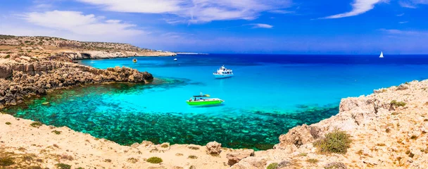 Schilderijen op glas Best beaches of Cyprus island. Outstanding beauty and cystal clear waters, Cape Greco bay © Freesurf