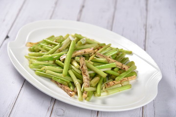 salad with green beans and bacon