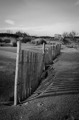 Lo steccato divide la spiaggia