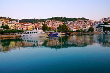 Fototapeta na wymiar Skopelos town and harbour, Greece