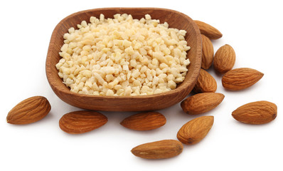 Small pieces of chopped almonds