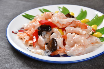 salad with shrimps