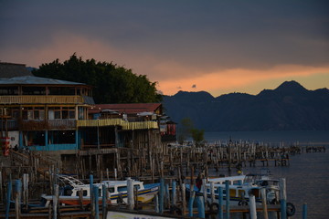 Coucher de Soleil Lac Atitlán Panajachel Guatemala