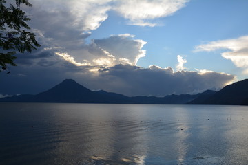 Coucher de Soleil Lac Atitlán Panajachel Guatemala