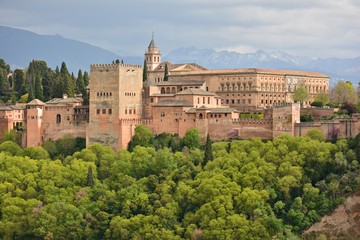 Fototapeta na wymiar Vista de la Alhambra de Granada desde el Albaicín
