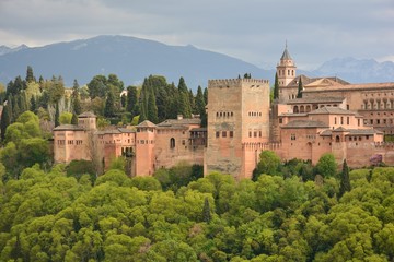 Fototapeta na wymiar Vista de la Alhambra de Granada desde el Albaicín