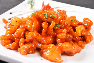 pasta with tomato and cheese sauce