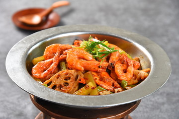 pasta with shrimps and vegetables