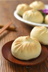 garlic and onion on plate