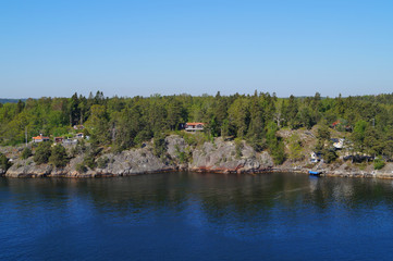 Die Ufer einer Insel im Schärenmeer Schweden