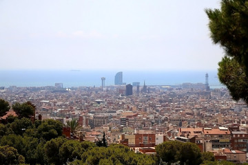 Fototapeta premium Aerial view of Barcelona from Park Güell.