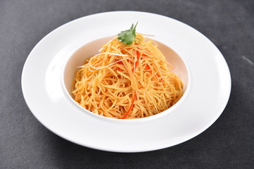 spaghetti with tomato sauce
