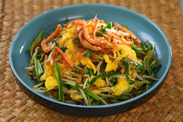 stir fried noodles with shrimp