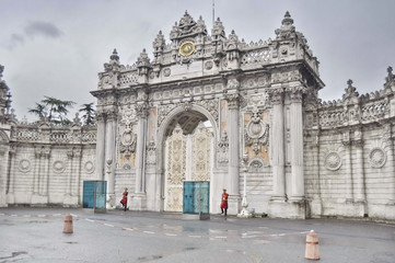 Obraz premium Gate of Dolmabahce palace in Istanbul, Turkey