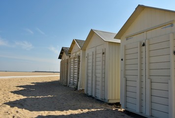 Cabanes de plage à Ouistreham Calvados)