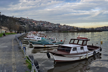 Fototapeta na wymiar Boats in the harbor in Istanbul, Turkey
